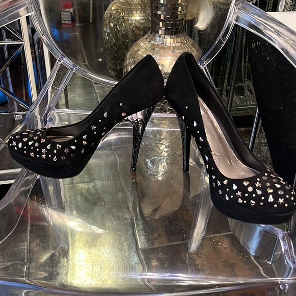 New Rachael Roy shoe - Picture 2 of 5